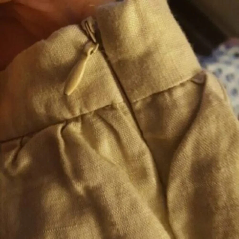 Edme & Esyllte Beige Golden Shimmer Casual Skirt 2 EUC LKNW